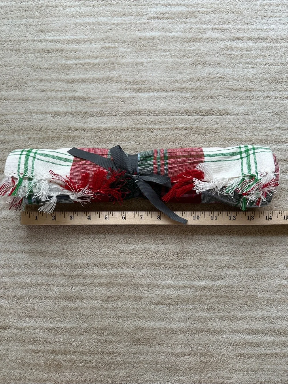 NWOT Threshold Red Green White Plaid Fringe Table Runner Classic Holiday Tartan